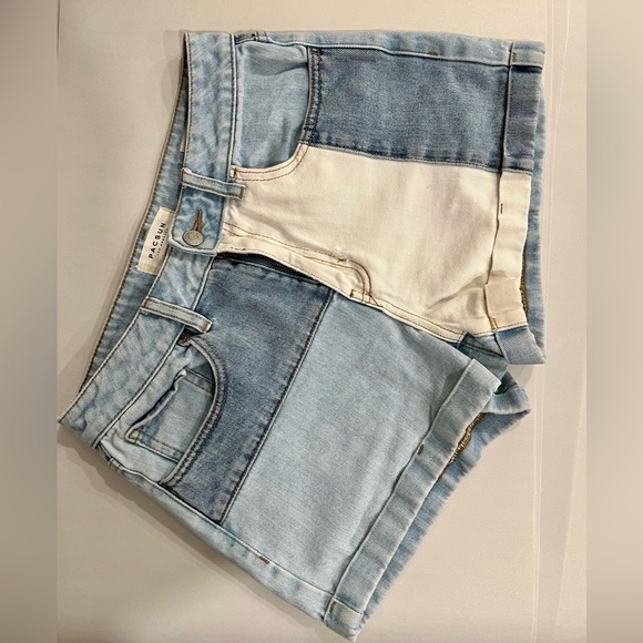 3/$25🎈Size 23 Multicolor Denim Mom Short - Picture 1 of 6